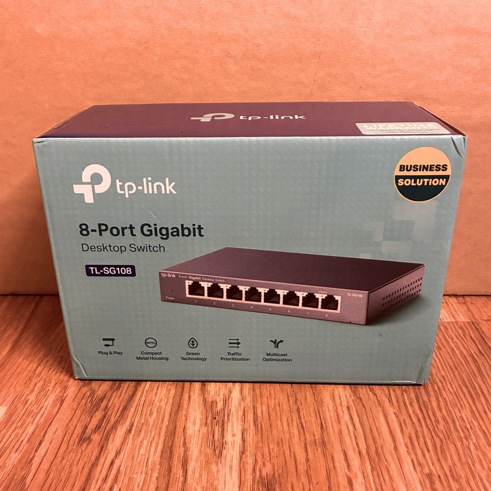 No Adapter TP-Link 8 Port Gigabit Desktop Switch Ethernet Box Model TL-108.